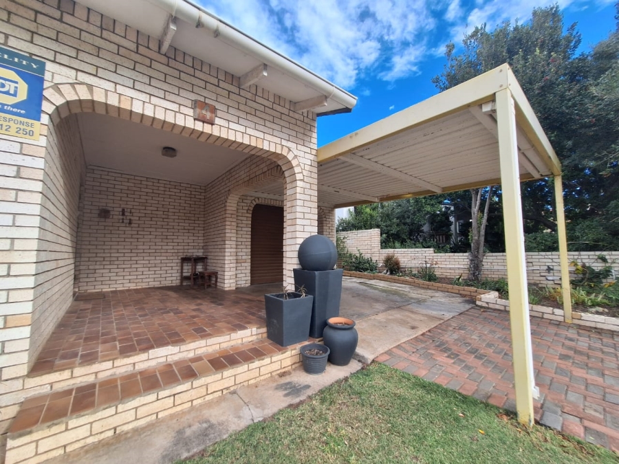 3 Bedroom Property for Sale in Wavecrest Eastern Cape